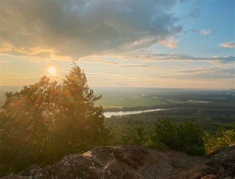  View from the Window at Mount Holyoke Een Betoverende Samenstelling van Licht en Landschap!